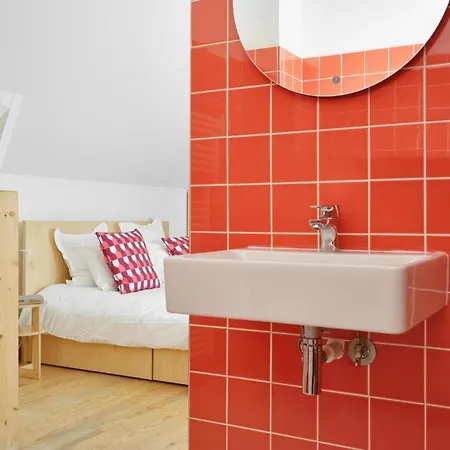 Chez Marie-jeanne, Of Electricians